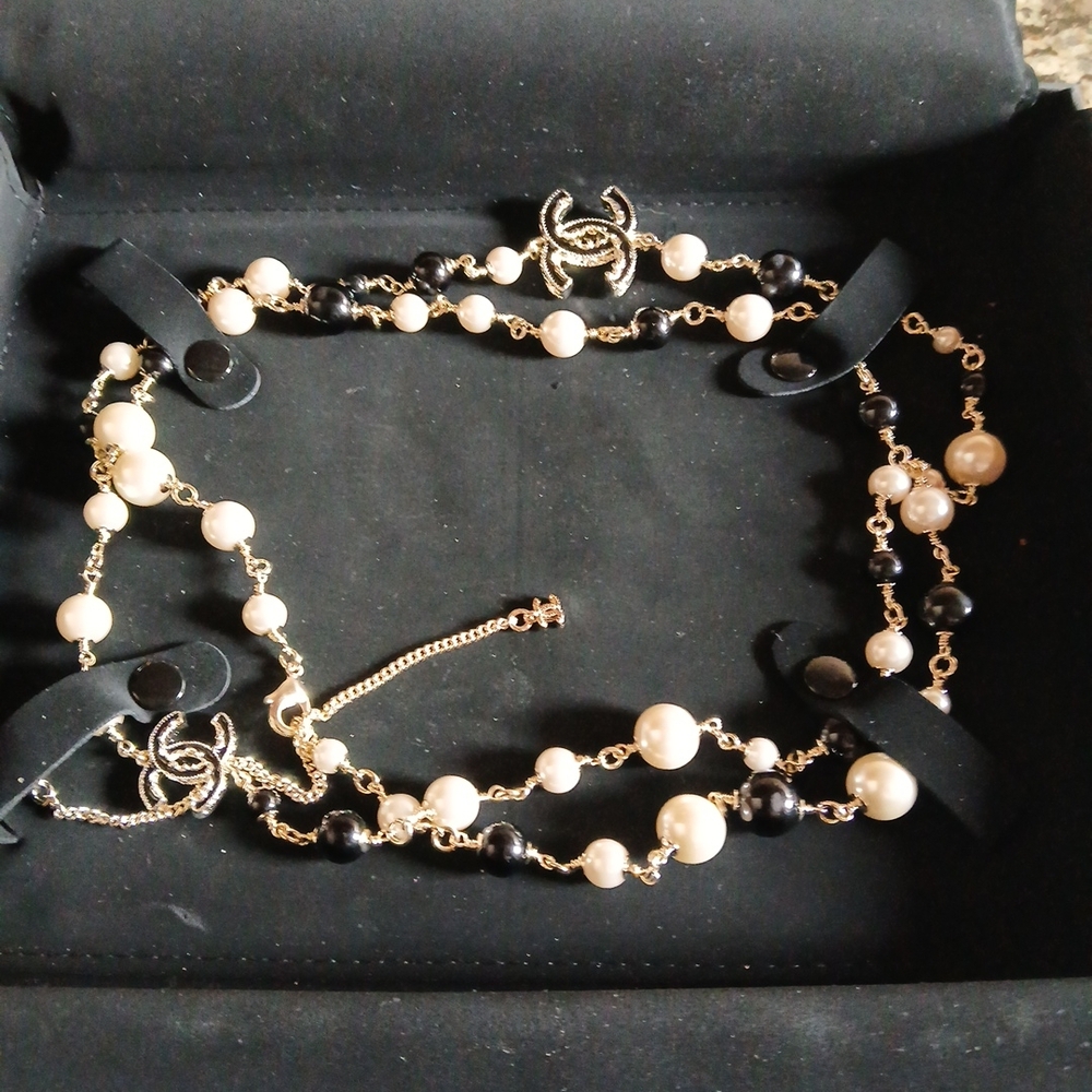 CHANEL Black and White Pearl Necklace